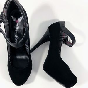 ⬇️$20Penny Loves Kenny platforms black velvet 8.5M